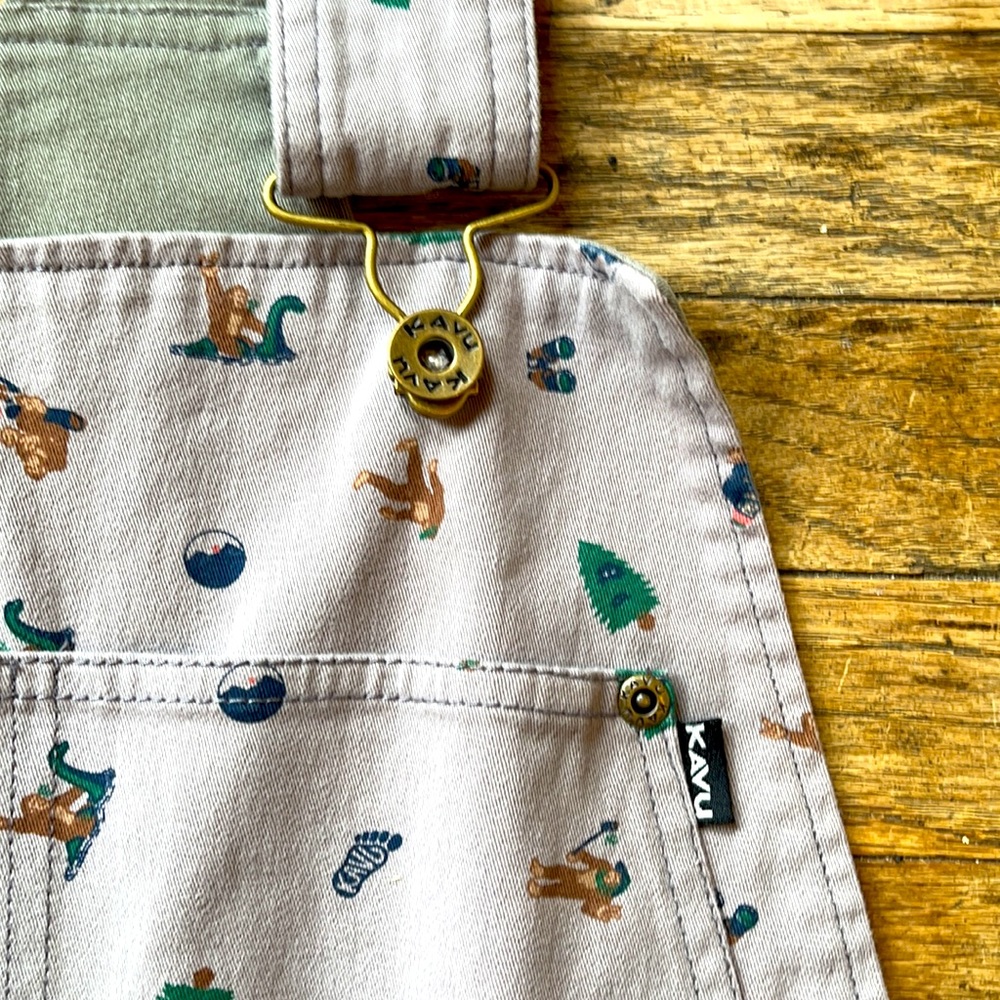 Lighten up, it’s a Bigfoot camp 🏕 pantsuit 👖